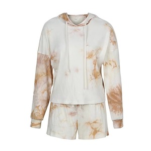 Ensemble deux pièces décontracté d'été pour femme : sweat à capuche côtelé tie-dye blanc délavé camel et short à cordon de serrage à manches longues - Product Image 1
