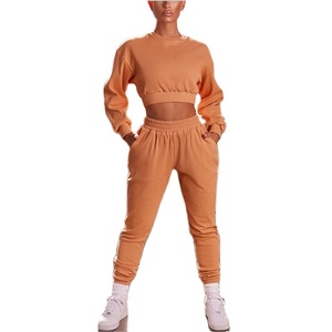 Traje de chándal bordado de dos piezas para mujer con bolsillo al por mayor para el invierno 2025 - Product Image 3