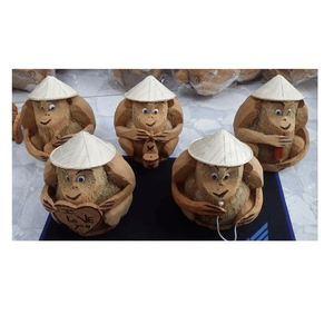 Adorno de Mono de Coco Hecho a Mano, Ideal para Regalo y Decoración - Product Image 1