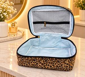 Estuche Cosmético Ecológico con Estampado de Leopardo, Cierre de Cremallera, Asa Suave y Diseño Impermeable para Guardar Maquillaje de Viaje - Product Image 2