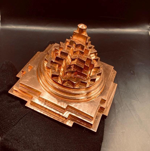 Estatua Espiritual Hindú de Cobre Meru Shree Yantra Sri Yantra en Forma de Pirámide para Decoración de Templos, Salas de Puja, Meditación y Hogar - Product Image 3