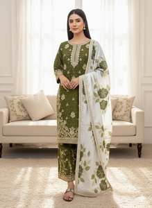 Ensemble de tenue ethnique de créateur en soie, brodé de sequins, comprenant un haut, un pantalon palazzo et un dupatta en soie tabby à imprimé numérique, prêt-à-porter. - Product Image 2