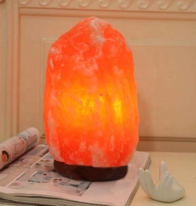 Lampes en sel de l'Himalaya en gros, pierre de cristal naturelle avec base en bois, plusieurs tailles, fournisseur de décoration intérieure - Product Image 1