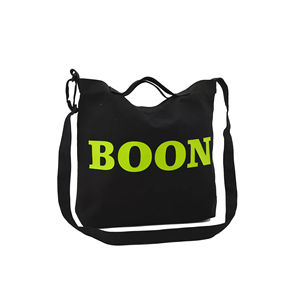 Sac fourre-tout tendance en toile recyclée avec fermeture ouverte, décoration lettre et bandoulière chaîne, option porté épaule - Product Image 3