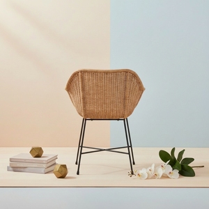Chaise de salle à manger en rotin avec finition miel clair et pieds en métal noir mat, fauteuil écologique de style industriel pour hôtel - Product Image 4