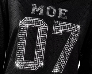 Maillot de football américain unisexe noir en maille à manches trois quarts, personnalisé avec strass thermocollés, col en V ample, motif drapeau, grande taille, scintillant - Product Image 5
