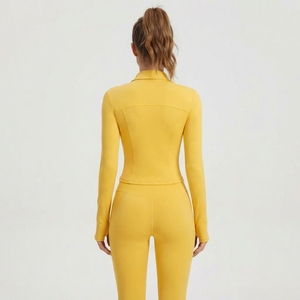 Ensemble de vêtements de sport professionnels pour femmes, pour le yoga, la remise en forme et l'entraînement athlétique. Tenue de yoga respirante en deux pièces pour femmes. - Product Image 2
