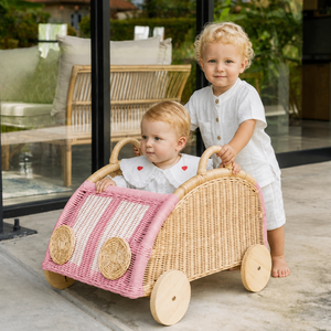 Carrito de juguetes ecológico para niños, de mimbre natural, diseño de coche, mueble rodante de mimbre para habitación infantil, venta al por mayor. - Product Image 1