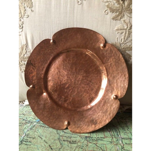 Assiette de présentation décorative en cuivre en forme de fleur, style vintage, design solide, artisanale, pour la maison et les tables de mariage - Product Image 4