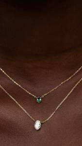 Collier Pendentif Minimaliste de Luxe Plaqué Or 18K pour Fiançailles et Mariage, Émeraude Naturelle Taille Ovale Sertie Griffe, Chaîne Câble - Product Image 2