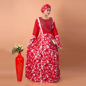 Kaftan en rayonne avec détails brodés au niveau du col, motif imprimé artistique, manches évasées et silhouette élégante longue jusqu'au sol - Product Image 3