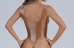 Ensemble sexy deux pièces pour femme : body string en similicuir personnalisé avec mini-jupe, tenue de club en cuir PU, vente en gros OEM ODM - Product Image 4