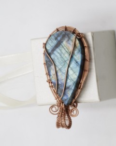 Pendentif en labradorite naturelle AAA+++ avec enroulement en fil de cuivre, bijou artisanal en pierre précieuse, taille libre, pendentif en cristal de guérison - Product Image 3