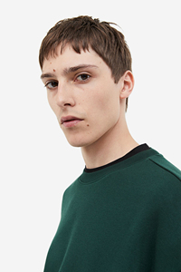 ชุดเสื้อสเวตเชิ้ตคอกลมแขนยาวผ้าฝ้ายหนานุ่มสำหรับผู้ชาย พร้อมกางเกงขายาว ชุดเซ็ตฤดูหนาว พิมพ์ลายนูนโลโก้ตามสั่ง คุณภาพสูง - Product Image 4