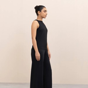 Camiseta de Mujer Negra de Manga Corta, Cuello Redondo, Tejida, Ajustada, Informal, de Color Sólido, Ecológica, de Algodón/Fibra de Bambú, Teñida - Product Image 4