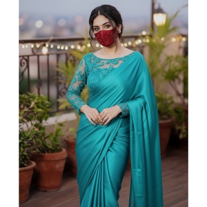 ผ้าไหมวินเทจพรีเมียมจาก Trendsbycp พร้อมเสื้อปักลายลูกไม้ประณีต  มาพร้อมหน้ากากอนามัยแบบเข้าชุด ความยาวระดับพื้น  พร้อมสวมใส่  สามารถสั่งตัดได้ - Product Image 3