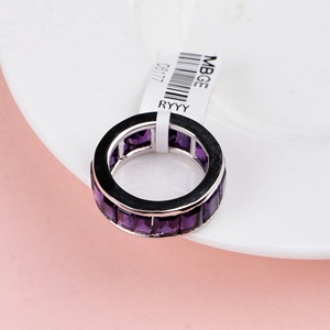 Venta al por mayor de anillos de eternidad de plata de ley 925 maciza con amatista natural de corte baguette engastada en canal, Memoria Jewels - Product Image 5