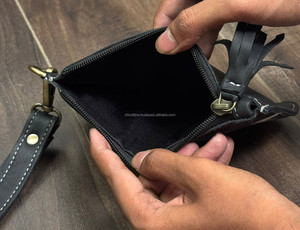 Nouvelle arrivée Hair-On pochette bracelet en cuir de vachette avec pochette gravée au Laser Floral Highland Cow avec pompon et sangle détachable - Product Image 6