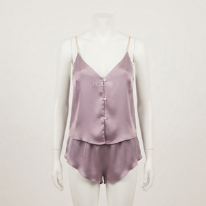 Ensemble de détente Reddito pour femme en satin 100 % soie, sans manches, col en V, couleur unie, short, deux pièces, vêtements de nuit pour adulte, taille élastique, printemps - Product Image 1