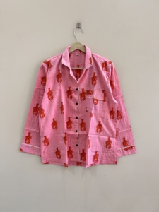 Hermoso Conjunto de Pijama de Algodón con Estampado de Langosta Hecho a Mano, Ropa de Dormir de Lujo - Product Image 2