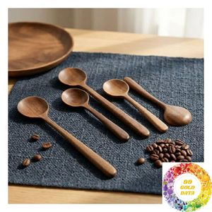Cuillère en bois de noyer artisanale pour servir le sel, les épices, le sucre, le miel, le café, le thé et les petites portions d'aliments dans les cuisines domestiques - Product Image 5