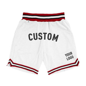 Shorts d'été en maille unie pour hommes, sportifs, pour la gym et le basketball, avec poches, teinture unie, détails perforés - Product Image 1