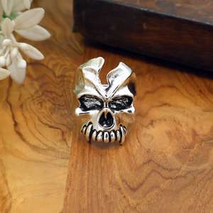 Bague vintage en argent avec crâne pour homme, style gothique punk, bague statement pour homme et femme, bijoux heavy metal - Product Image 1