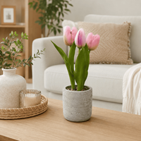 Fleurs de tulipes réalistes avec pot en TPE pour une présentation décorative moderne sur table de réception