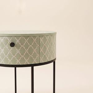 Table de chevet moderne en os incrusté, design marocain en treillis, pour appartement, chambre à coucher, mobilier de maison par VIKIS ARTS - Product Image 4