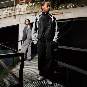 Conjunto Deportivo Personalizado con Logotipo Impreso en DTG, Reflectante, de Invierno, Unisex, Ligero, de Nailon Impermeable, Cortavientos para Correr - Product Image 4