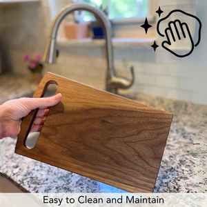 Planche à découper en bois épaisse et grande avec surface antidérapante, lavable au lave-vaisselle et écologique pour une utilisation en cuisine - Product Image 6