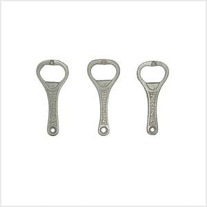 Abridores de botellas decorativos de metal para montar en la pared, fáciles de instalar, removedor de tapas de cerveza para el hogar, cocina o bar. - Product Image 6