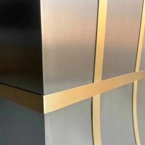 Hotte murale en acier inoxydable gris avec garniture dorée, extracteur de cuisine à ventilation pour usage domestique - Product Image 6
