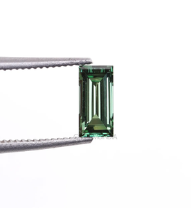 โอเอ็ม เจ็มส์ แกรนด์ แบ็กเก็ตต์ คัท ซินธ์ติก แล็บ กรอว์น แฟนซี คัลเลอร์ 1.5 กะรัต HPHT CVD รับรองโดย IGI สำหรับทำเครื่องประดับ - Product Image 1