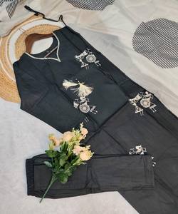 ชุดเสื้อผ้าทอผ้าเรยอนปักลายหรูหรา พร้อมผ้าคลุมไหล่ สไตล์ลำลองสุดหรู ราคาขายส่ง เสื้อผ้าชาติพันธุ์ สีดำ - Product Image 5