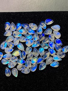 มูนสโตนสีขาวรุ้งทรงลูกแพร์แบบคาโบชอง  พร้อมแสงสีฟ้า  ขนาด 6x4 มม. ถึง 8x10 มม. สำหรับทำเครื่องประดับ - Product Image 3