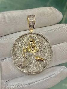 Pendentif Jésus-Christ avec diamants ronds taille brillant, plaqué or 18 carats, micro-incrustation, breloque religieuse unisexe - Product Image 2