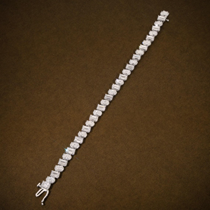 Pulsera de tenis unisex con 50 esmeraldas y diamantes ovalados cultivados en laboratorio, certificada por IGI, oro de 14K, elegante para bodas y fiestas. - Product Image 6
