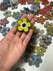 Grandes perles en verre soufflé de 25 mm, motif floral bohème, motif tourbillon multicolore, fleur à 5 pétales, boîte d'espacement, vente en gros pour la fabrication de bijoux - Product Image 3