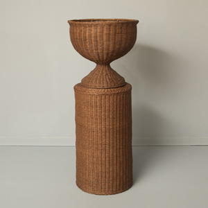 Support de plantes en rotin brun foncé, tressé, élégant et décoratif, pour plantes d'intérieur, décoration de maison, hôtel ou resort. - Product Image 3