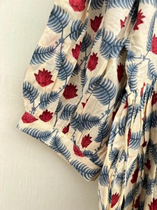 Robe midi en coton à imprimé floral rouge bohème, col noué, manches bouffantes, coupe ample, robe décontractée d'été pour femmes - Product Image 3