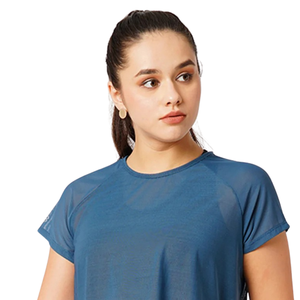 Haut de yoga à manches raglan pour femme, en maille transparente, à manches courtes, col rond, coupe ample, avec ourlet incurvé, idéal pour l'entraînement et la superposition - Product Image 3