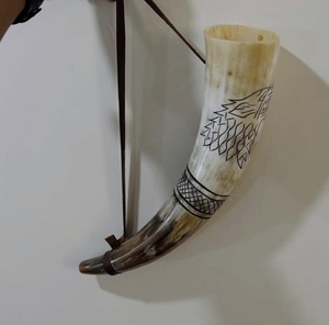 Corne de buffle pour la chasse avec embouchure en cuir, outil de chasse, souvenir de vacances, design personnalisé inspiré de Game of Thrones, très tendance - Product Image 4