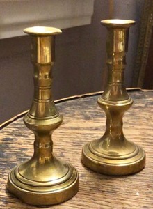 Porte-bougie en métal offrant une solution élégante pour l'éclairage d'ambiance, les bords et les courbes élégants créant une harmonie visuelle. - Product Image 6