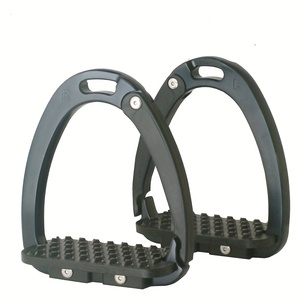 Estribos de aluminio rojos con textura negra y tacos metálicos para montar a caballo, estribos con tacos metálicos plateados para equitación - Product Image 3