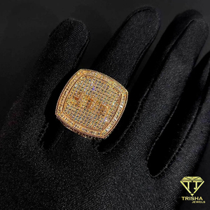 Bague de luxe personnalisée en diamant de laboratoire avec design carré glacé taille baguette en argent sterling 925 - Product Image 4