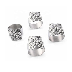 Rond de serviette de forêt de cône de pin Porte-serviettes de table en métal pour les occasions festives comme le mariage et la décoration de Noël - Product Image 2