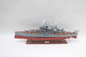 Maqueta de Barco de Madera Hecha a Mano USS Arizona, Coleccionable Patriótico para Mesa, Pulido y Pintado, Diseño Personalizado - Product Image 3