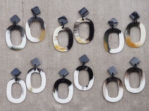 Pendientes Geométricos de Cuerno de Búfalo, Ecológicos, Hechos a Mano, con Patrón de Caparazón de Tortuga, Diseño Moderno Pulido, Artesanía Natural para Bodas - Product Image 2