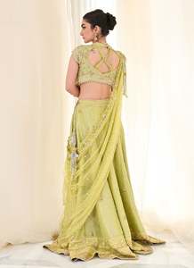 ชุดแต่งงานแบบ A-Line Lehenga Choli สีเขียว ประดับเลื่อมและงานปักดิ้น ซิปด้านหลัง ความยาวระดับพื้น สำหรับผู้หญิง - Product Image 2